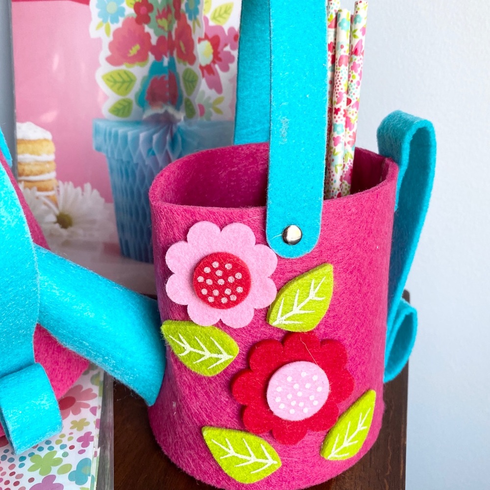 Springtime Party Decoration Pack - Picture 2 of 6
